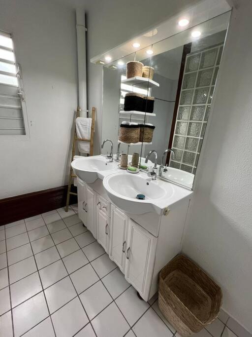 Appartement F4 Petit Bourg 외부 사진
