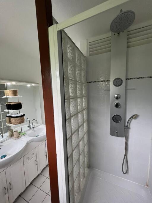 Appartement F4 Petit Bourg 외부 사진